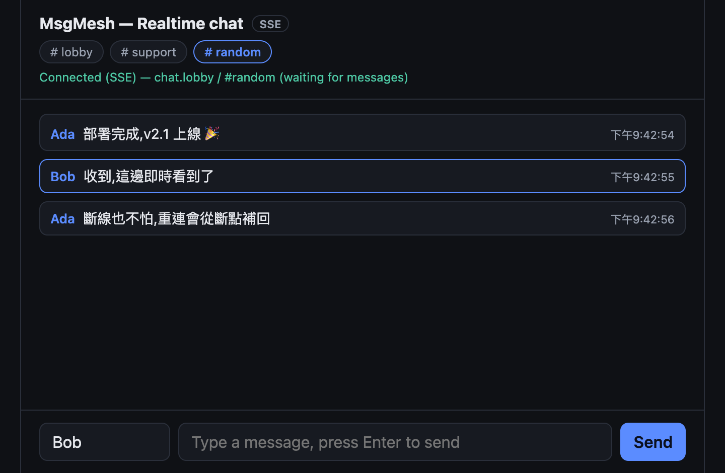 chat-web 跑起來的畫面：兩個分頁在同一房間即時互傳，狀態列顯示 Connected (SSE)